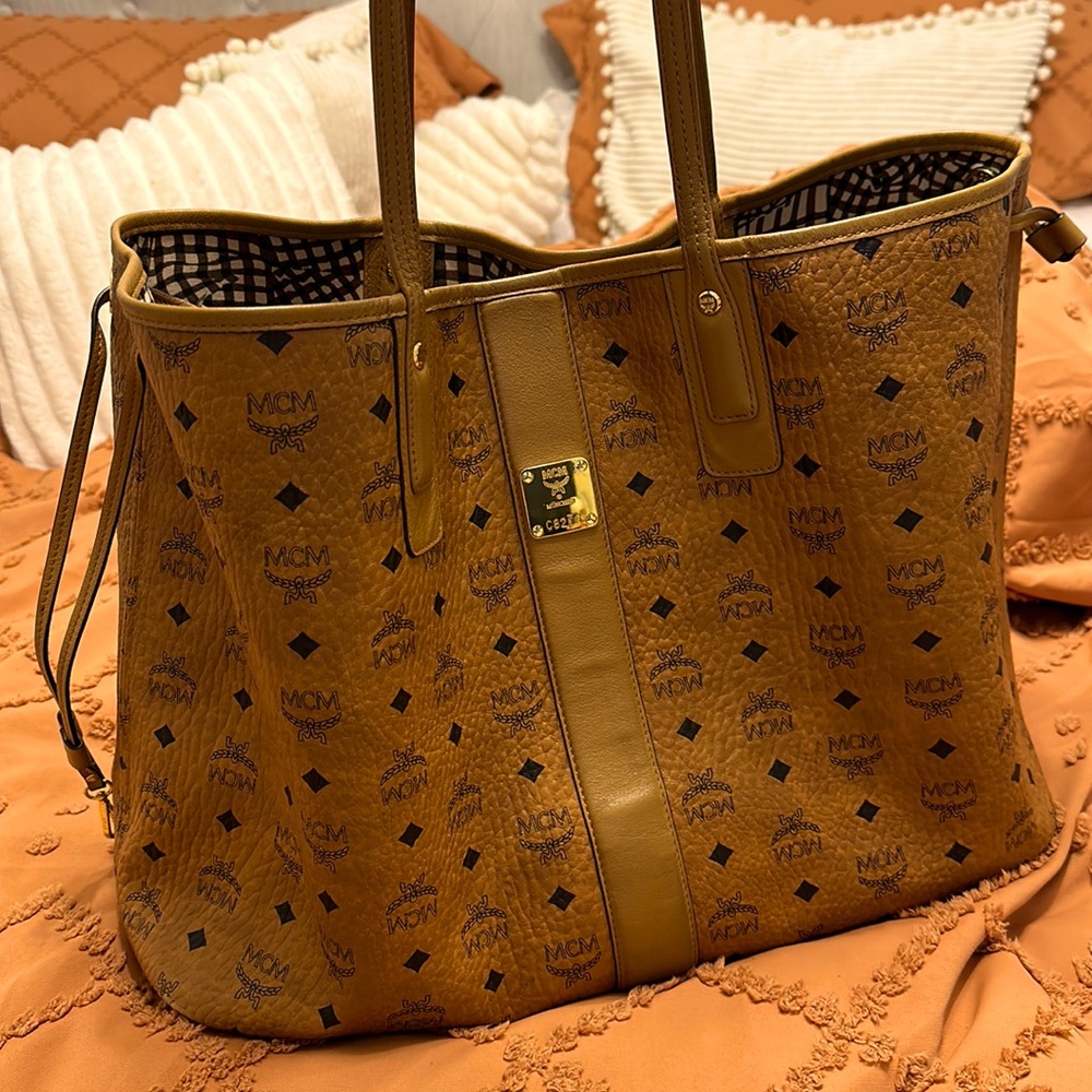 MCM
Liz Reversible Large Tote